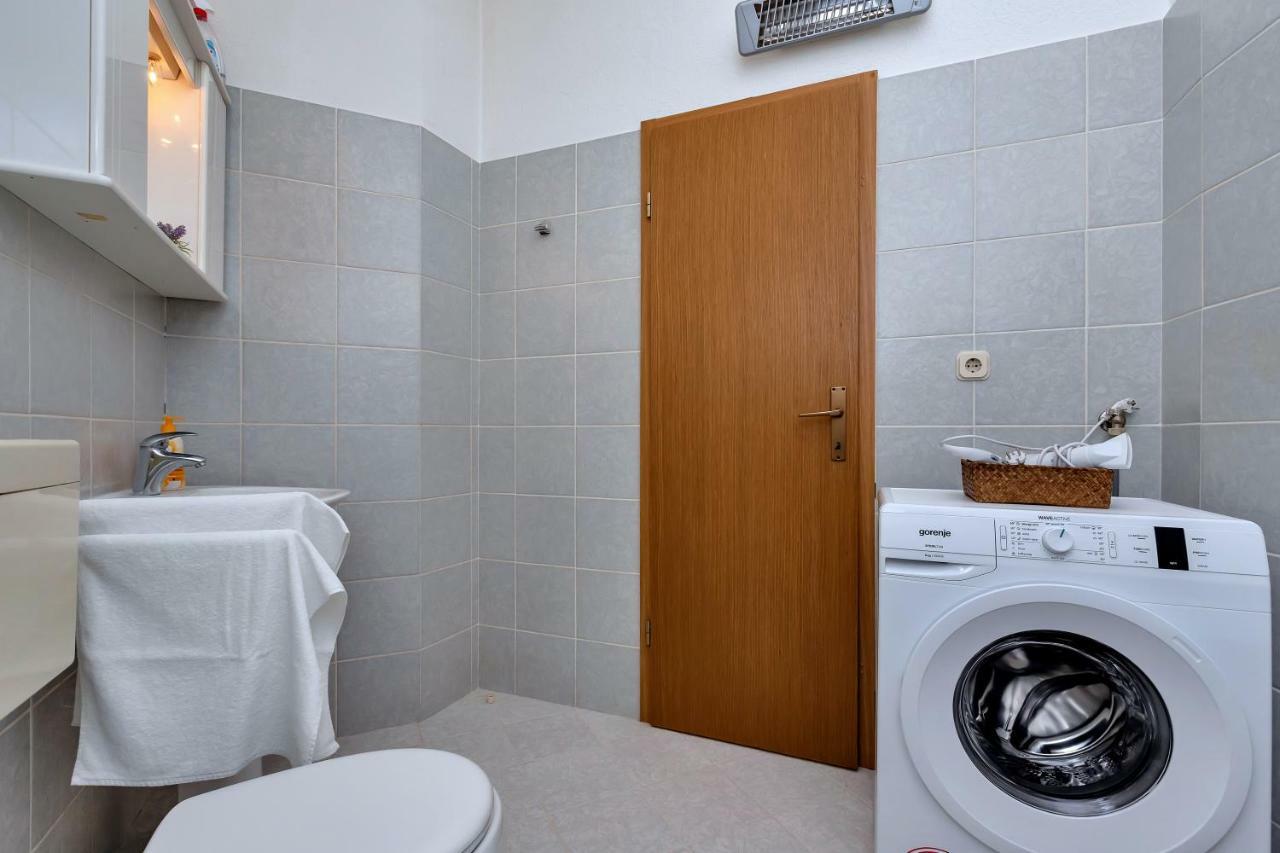 Apartment Kate-Few Minutes From Beach Макарска Екстериор снимка