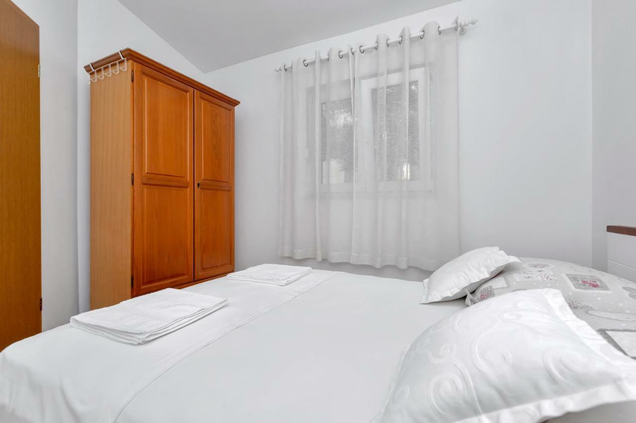 Apartment Kate-Few Minutes From Beach Макарска Екстериор снимка